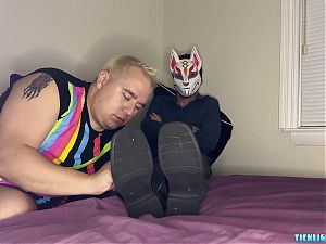 Foxy Sox gets foot licking and sucking from blonde chubs